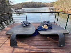 High quality furnishings including Dedon leaf loungers. 