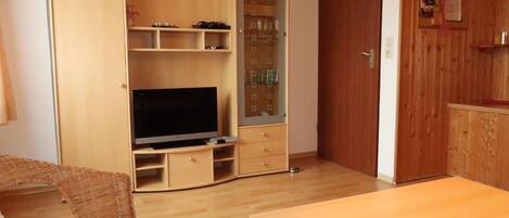 Möbel, Tabelle, Eigentum, Cabinetry, Holz, Interior Design, Fussboden, Flooring, Komfort, Couch