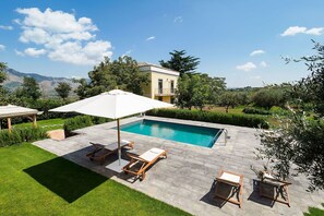 Building Exterior, Outdoor, Pool