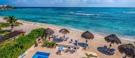 The gorgeous view of the Caribbean Sea and Half Moon Bay.