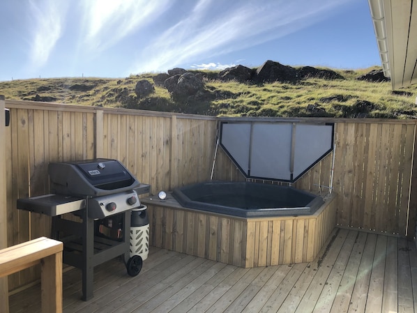 Hot tub with geothermal water from our own geothermal spring. Always ready!