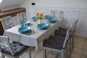 Großzügige 3 Sterne-Ferienwohnung mit großem Balkon und Gartenblick-Essbereich