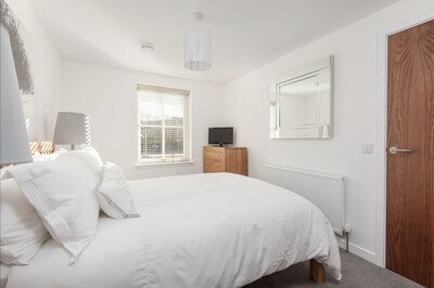 Kew Terrace Luxury Apt. (Haymarket/Roseburn)