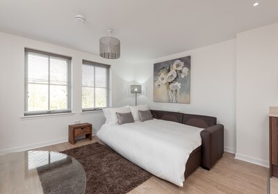 Kew Terrace Luxury Apt. (Haymarket/Roseburn)