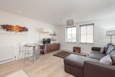 Kew Terrace Luxury Apt. (Haymarket/Roseburn)