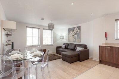 Kew Terrace Luxury Apt. (Haymarket/Roseburn)