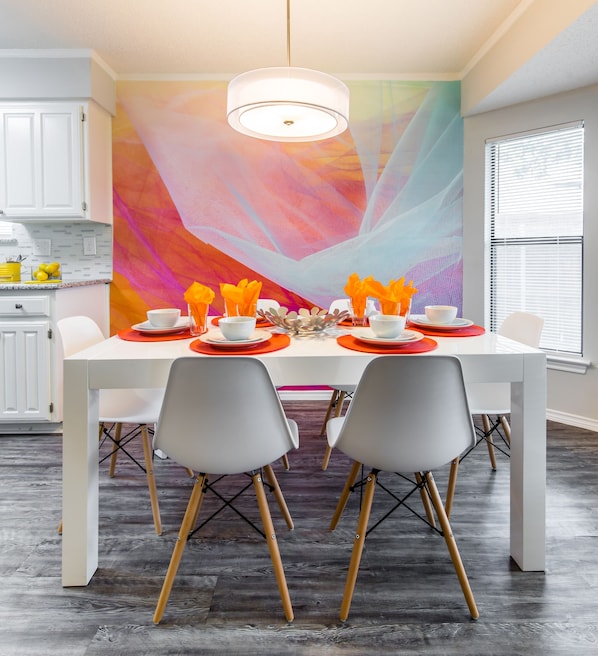 Dining room with table for guest