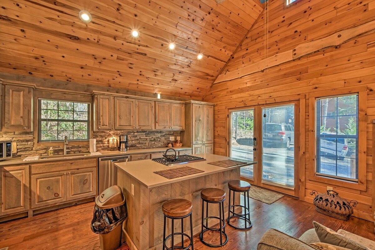 Blue Ridge Mtns Creekside Cabin w/ Hot Tub + Pier!