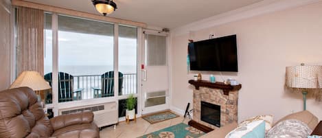 Beautiful 1 bedroom oceanfront unit!