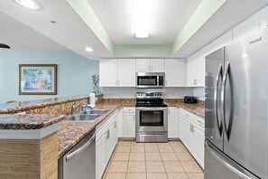 fully equipped kitchen 