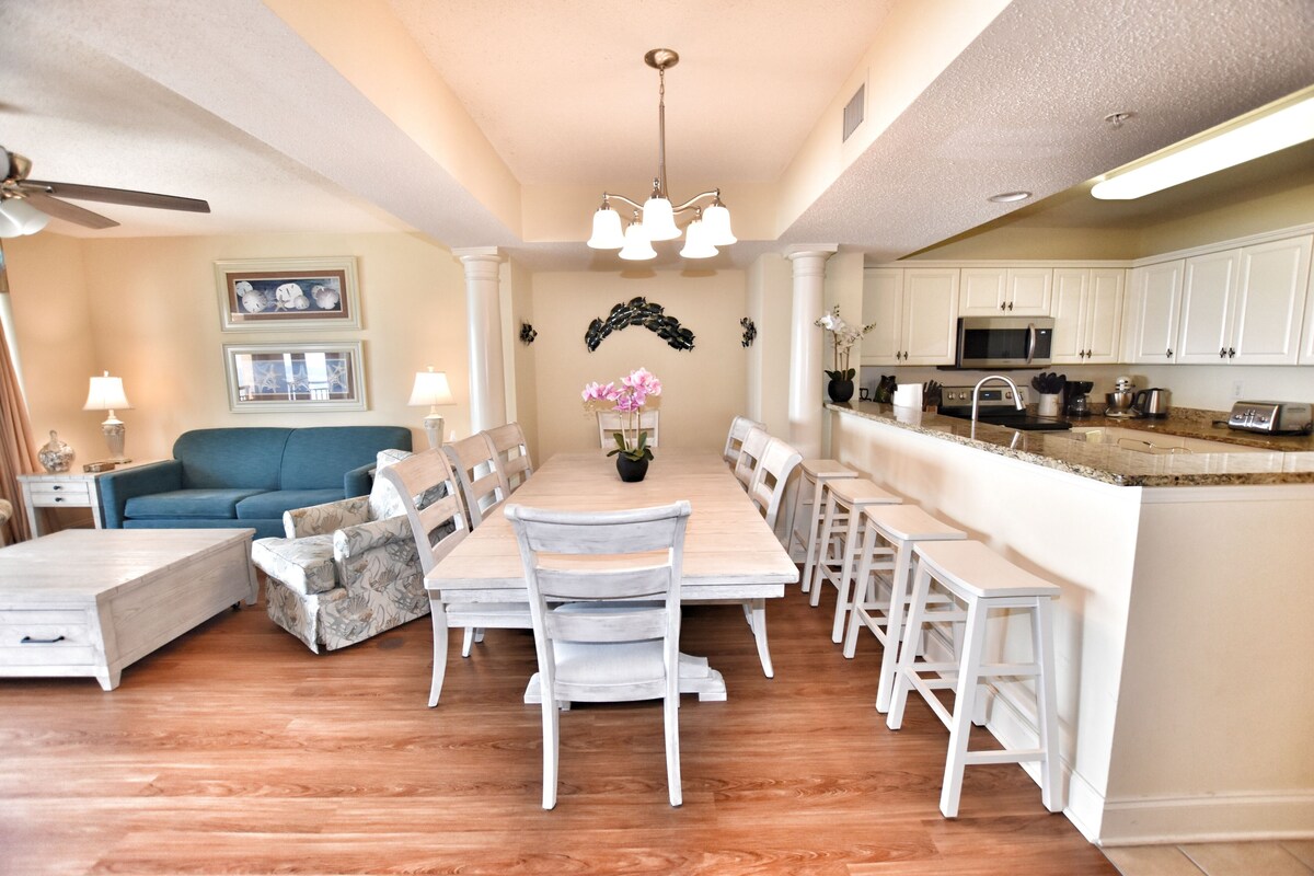 Luxurious Oceanfront Condo at Island Resort-Indoor/Outdoor Pools, Hot Tubs, Tiki