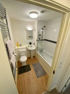 5* Brand New Apartment Cambridge Train Station