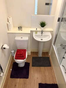 5* Brand New Apartment Cambridge Train Station