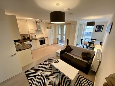 5* Brand New Apartment Cambridge Train Station