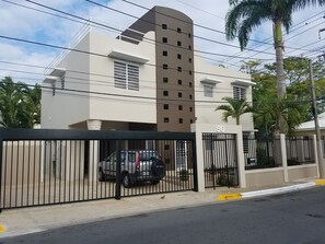 view along Los Baños Street