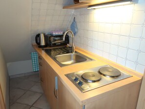 Comptoir, Gaz Poele, Cuisinière, Evier, Appareil De Cuisine, Cooktop, Cabinetry, Cuisine, Électroménager, Le Fourneau