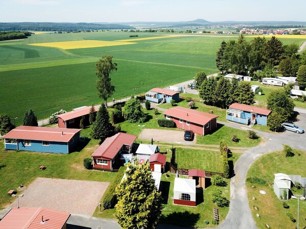 Pflanze, Eigentum, Grün, Gebäude, Natur, Natürliche Landschaft, Grundstueck, Gras, Haus, Baum