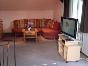 Furniture, Property, Table, Couch, Building, Comfort, Cabinetry, Wood, Television, Living Room
