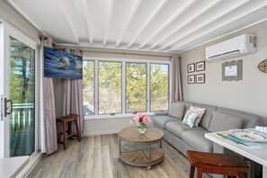 Living / kitchen area with leather sofabed