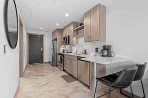 Full kitchen