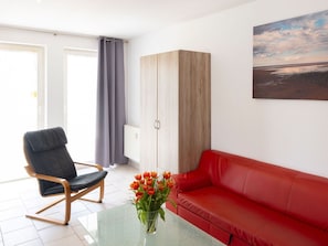 Möbel, Interior Design, Flooring, Wand, Fussboden, Holz, Zimmer, Decke, Wohnzimmer, Beleuchtung