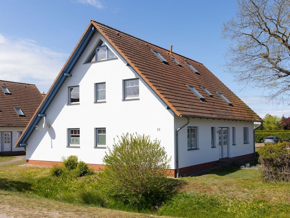 Fenster, Gebäude, Dach, Haus, Fassade, Zuhause, Wohngebiet, Hütte, Abstellgleis, Steigung