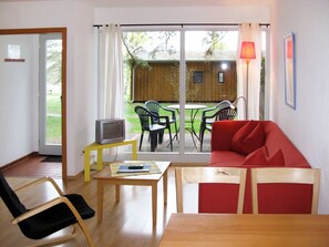 Room, Furniture, Interior Design, Property, Living Room, Building, House, Floor, Ceiling, Home