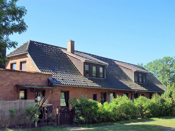 Pflanze, Gebäude, Himmel, Eigentum, Fenster, Baum, Haus, Grundstueck, Hütte