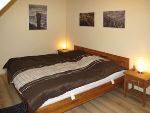 Bedroom, Bed, Furniture, Room, Property, Bed Frame, Floor, Mattress, Bed Sheet, Hardwood