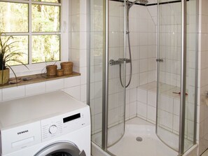 Bathroom, Room, Shower Door, Property, Tile, Plumbing Fixture, Shower, Interior Design, Door, Architecture