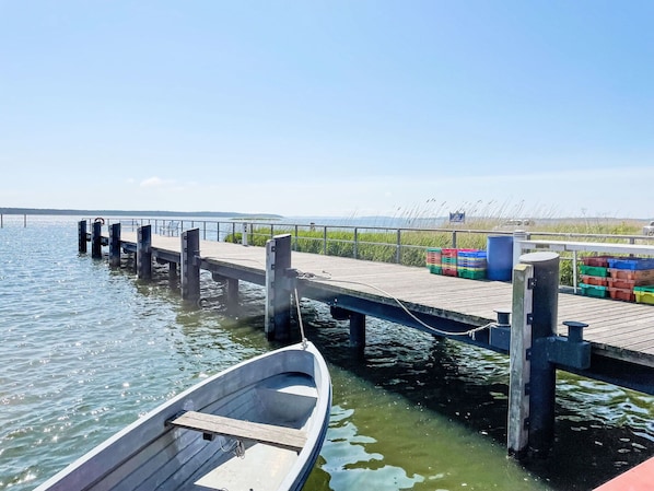 Water, Sky, Boat, Vehicle, Watercraft, Boats And Boating--Equipment And Supplies, Body Of Water, Dock, Lake, Waterway