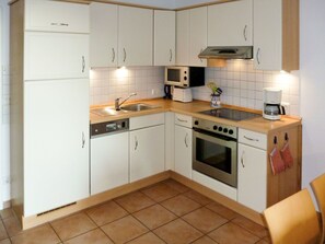 Küche, Zimmer, Cabinetry, Möbel, Eigentum, Major Appliance, Countertop, Herd, Haus, Haushaltsgerät