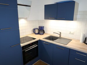 Spüle, Cabinetry, Sinken, Countertop, Zapfhahn, Herd, Interior Design, Haushaltsgerät, Küche, Küchengerät