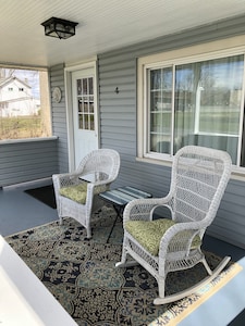 NEW! Totally renovated pet friendly cottage