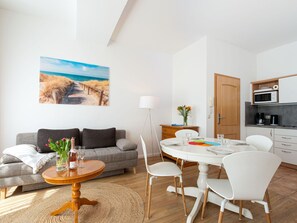 Table, Furniture, Property, Couch, Houseplant, Plant, Living Room, Orange, Interior Design, Comfort