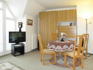 Room, Interior Design, Wood, Floor, Furniture, Flooring, Television Set, Table, Home, Interior Design