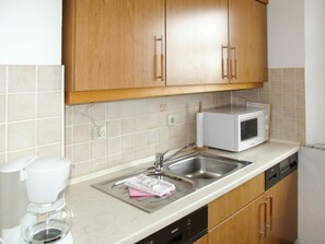 Room, Property, Plumbing Fixture, Kitchen Sink, Kitchen, House, Floor, Sink, Cabinetry, Major Appliance