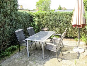 Eigentum, Möbel, Tabelle, Tisch Im Freien, Stuhl, Garten, Haus, Baum, Terrasse, Gras