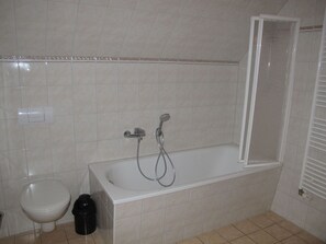 Plumbing Fixture, Property, Bathroom, Shower, Floor, Shower Head, Flooring, Bathtub, Plumbing