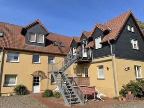 Himmel, Fenster, Pflanze, Gebäude, Haus, Nachbarschaft, Wohngebiet, Hütte, Wand