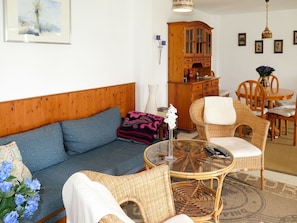 Zimmer, Eigentum, Wohnzimmer, Möbel, Interior Design, Haus, Tabelle, Gebäude, Grundeigentum, Fussboden