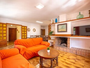 Tabelle, Couch, Eigentum, Möbel, Bilderrahmen, Holz, Beleuchtung, Interior Design, Wohnzimmer, Orange