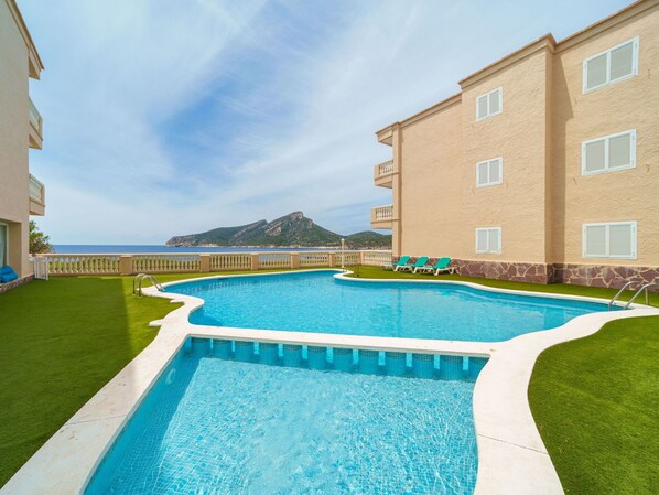 Water, Sky, Cloud, Property, Swimming Pool, Window, Building, Plant, Azure, Blue