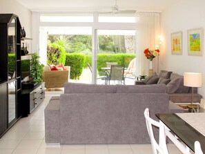 Möbel, Eigentum, Pflanze, Tabelle, Zimmerpflanze, Couch, Beleuchtung, Die Architektur, Gebäude, Interior Design