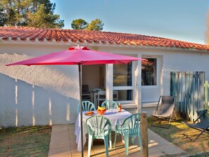 Cielo, Propiedad, Mueble, Mesa, Sombra, Mesa Al Aire Libre, Mueble Para Exteriores, Silla, Ventana, Edificio