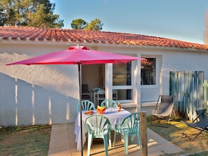 Sky, Property, Furniture, Table, Shade, Outdoor Table, Outdoor Furniture, Chair, Window, Building