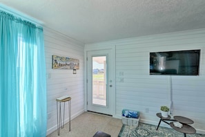 Living Area | Smart TV