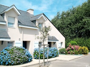 Pflanze, Gebäude, Himmel, Eigentum, Fenster, Wolke, Haus, Baum, Vegetation, Grundstueck