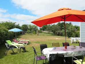 Regenschirm, Tabelle, Ăberdachung, Eigentum, Restaurant, Schatten, Terrasse, Gras, Möbel, Tisch Im Freien