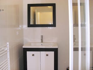 Bathroom, Room, Bathroom Cabinet, Property, Sink, Bathroom Accessory, Tap, Furniture, Wall, Tile